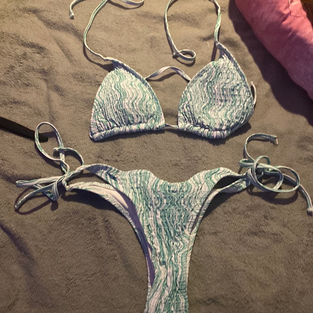 Bikini, green, white and marble.